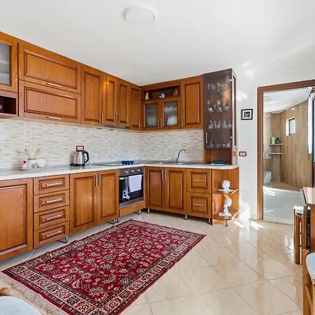 Dhimitri Apartment *